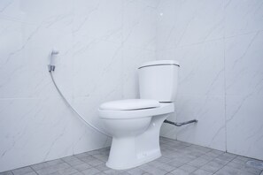 Deluxe Twin Room | Bathroom