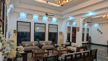 Breakfast, lunch, dinner served; Indian cuisine