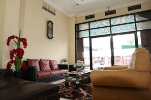 Lobby sitting area - OYO 1728 D'rizd Homestay Syariah (Bukittinggi)
