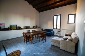 Family Room, Balcony | Living area | Flat-screen TV - Antica Catania B&B (Catania)
