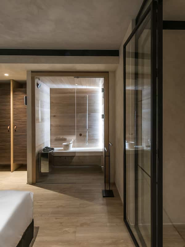 Penthouse Suite & Spa | Egyptian cotton sheets, premium bedding, memory foam beds, free minibar