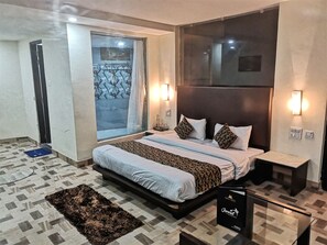 Deluxe Double Room | In-room safe, desk, laptop workspace, iron/ironing board - Dal Lake Resort (Dharamshala)