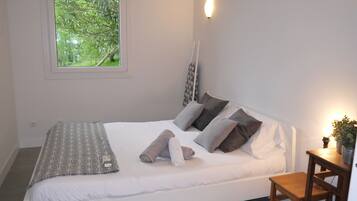 1 habitación, tabla de planchar con plancha, wifi gratis y ropa de cama