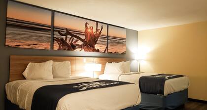 Days Inn & Suites by Wyndham Merrillville