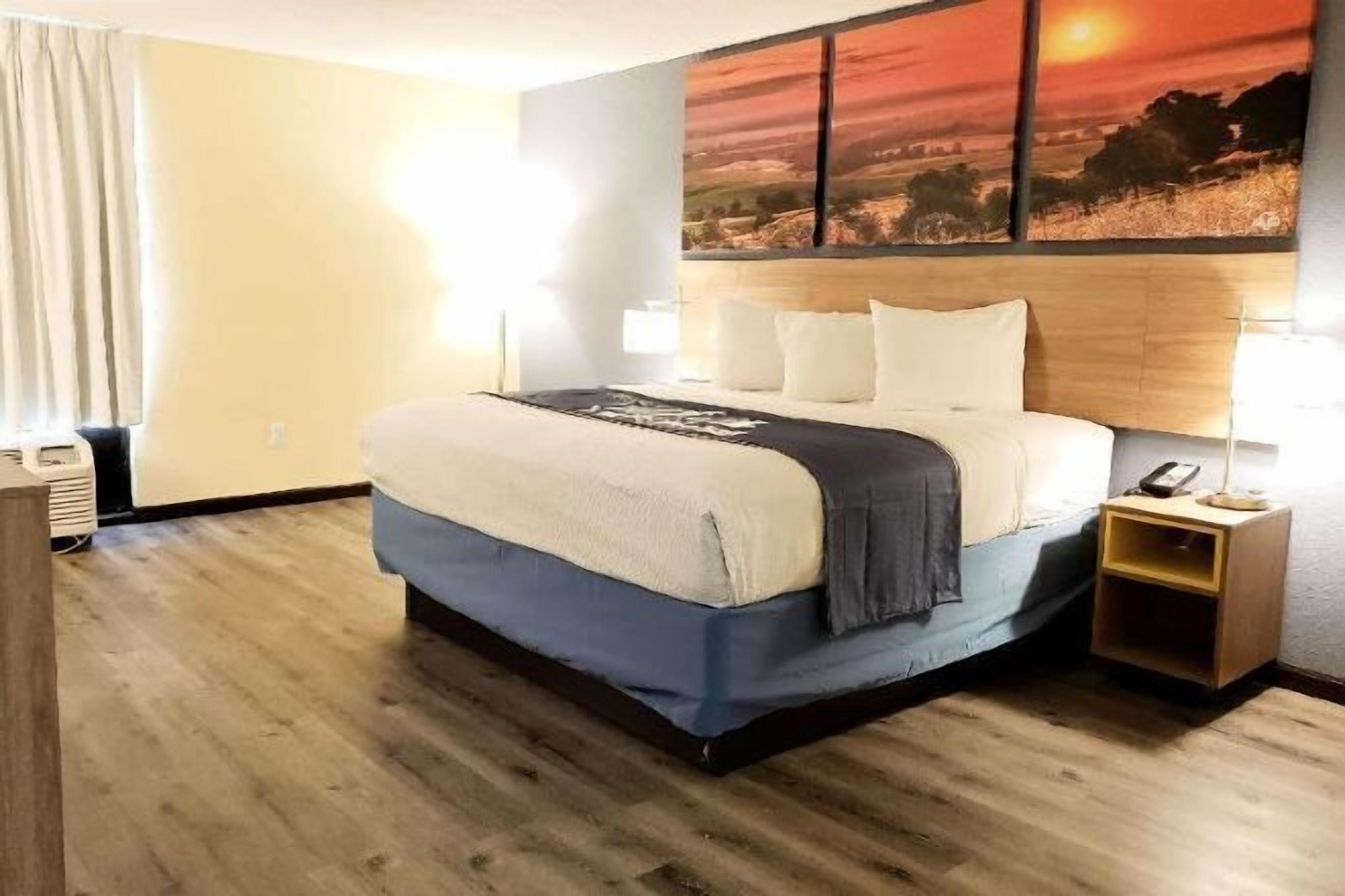 Skrivebord, strygejern/strygebræt, gratis baby-/barnesenge, gratis Wi-Fi