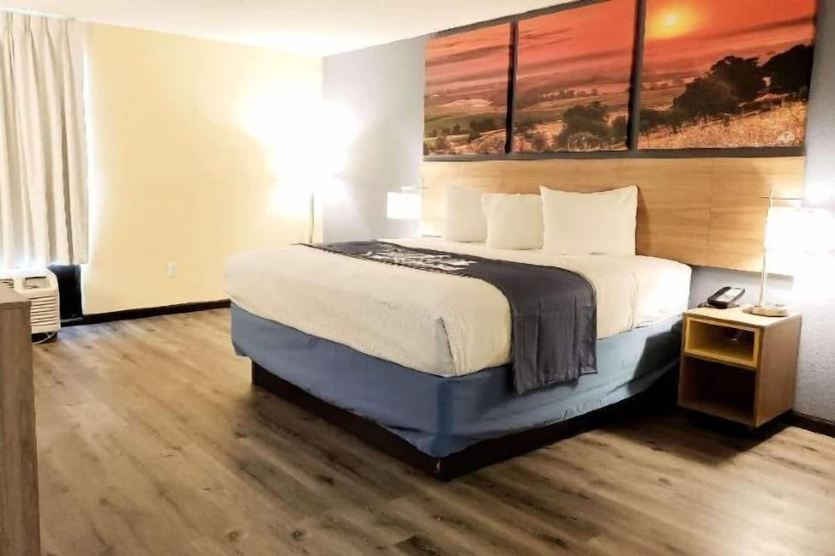 Skrivebord, strygejern/strygebræt, gratis baby-/barnesenge, gratis Wi-Fi