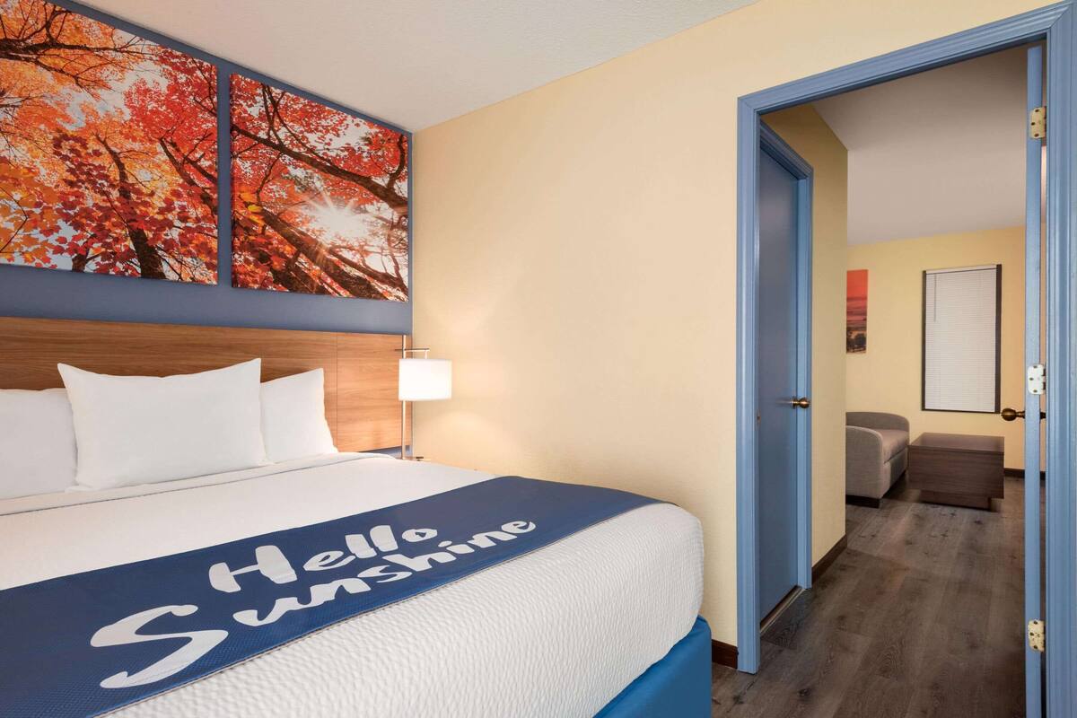 Suite, 1 Bedroom, Non Smoking (1 King Bed) | Desk, iron/ironing board, cribs (free), WiFi (free)