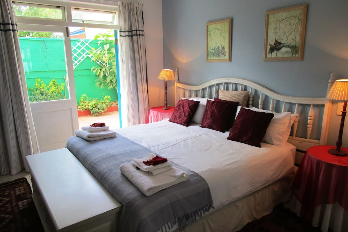 Double Room (Blue crane)