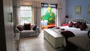 Double Room (Blue crane) | Desk, blackout drapes, iron/ironing board (on request), WiFi (free) - Norfolk Guest House (Hermanus)