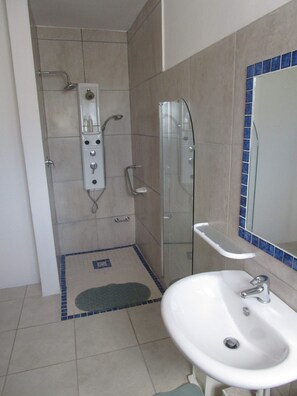 Bathroom - Norfolk Guest House (Hermanus)