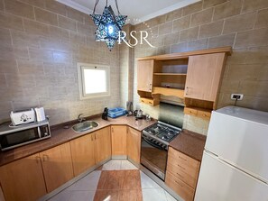 Fridge, microwave, oven, dishwasher