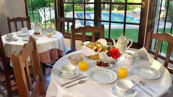 Free daily continental breakfast