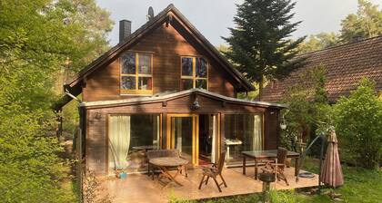 Gemütliches Holzhaus in Nähe von 7 Seen - nur 38 km nach Berlin, bis 10 Gäste.