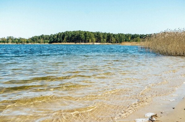 靠近海滩、沙滩椅