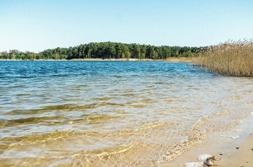 Gemütliches Holzhaus in Nähe von 7 Seen - nur 38 km nach Berlin, bis 10 Gäste.