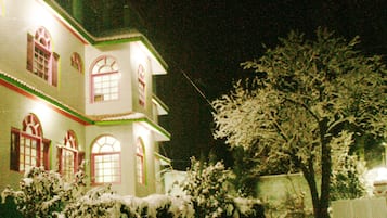 Fachada del alojamiento - Noche
