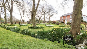 Cottage | Property grounds
