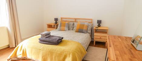 Cottage | 2 bedrooms, individually decorated, individually furnished, free WiFi