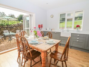 Cottage | Private kitchen - Ingledene (High Peak)