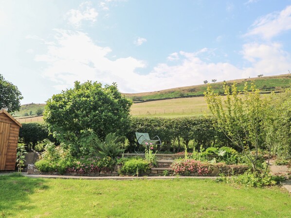Cottage | Property grounds - Ingledene (High Peak)