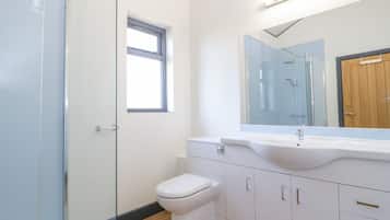 Cottage | Bilik Mandi | Pancuran mandi