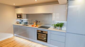 Ferienhaus | Eigene Küche | Geschirrspüler, Hochstuhl, Kochgeschirr/Geschirr/Besteck