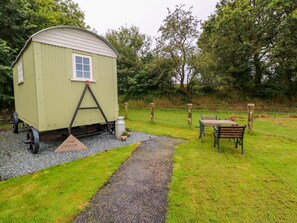Cottage | Interior - Shepherds Hut - The Crook (Milford Haven)