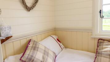 Cottage | 1 bedroom, individually decorated, individually furnished, free WiFi