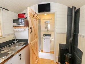 Cottage | Interior - Shepherds Hut - The Crook (Milford Haven)