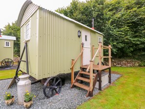 Cottage | Interior - Shepherds Hut - The Crook (Milford Haven)