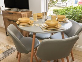 Cottage | Private kitchen | Fridge, microwave, dishwasher, highchair