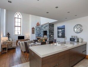 Cottage | Private kitchen | Microwave, dishwasher, electric kettle, toaster - Capel Tabernacl (Pwllheli)