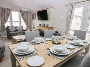 Cottage | Private kitchen | Microwave, dishwasher, electric kettle, toaster - Cayton Pines (Scarborough)