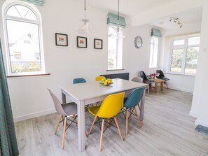 Cottage | Private kitchen | Microwave, dishwasher, electric kettle, toaster