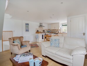 Living area - Little England Cottage (Blandford Forum)