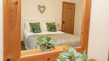 Cottage | 1 bedroom, individually decorated, individually furnished, free WiFi