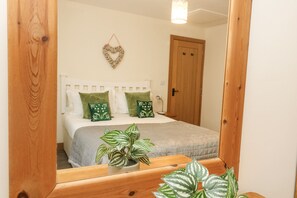 Cottage | 1 bedroom, individually decorated, individually furnished, free WiFi - The Lily Pad (Camborne)