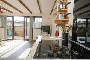 村舍 | 私人厨房 | 洗碗机、厨具/餐具