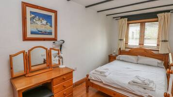 Cottage | 2 bedrooms, individually decorated, individually furnished, free WiFi