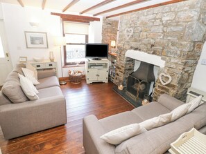 Living area - Inglenook Cottage (Haverfordwest)