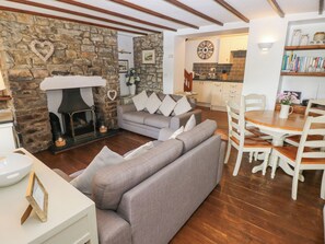 Living area - Inglenook Cottage (Haverfordwest)