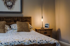 Cottage | 8 bedrooms, individually decorated, individually furnished, free WiFi - Arosfa (Holywell)