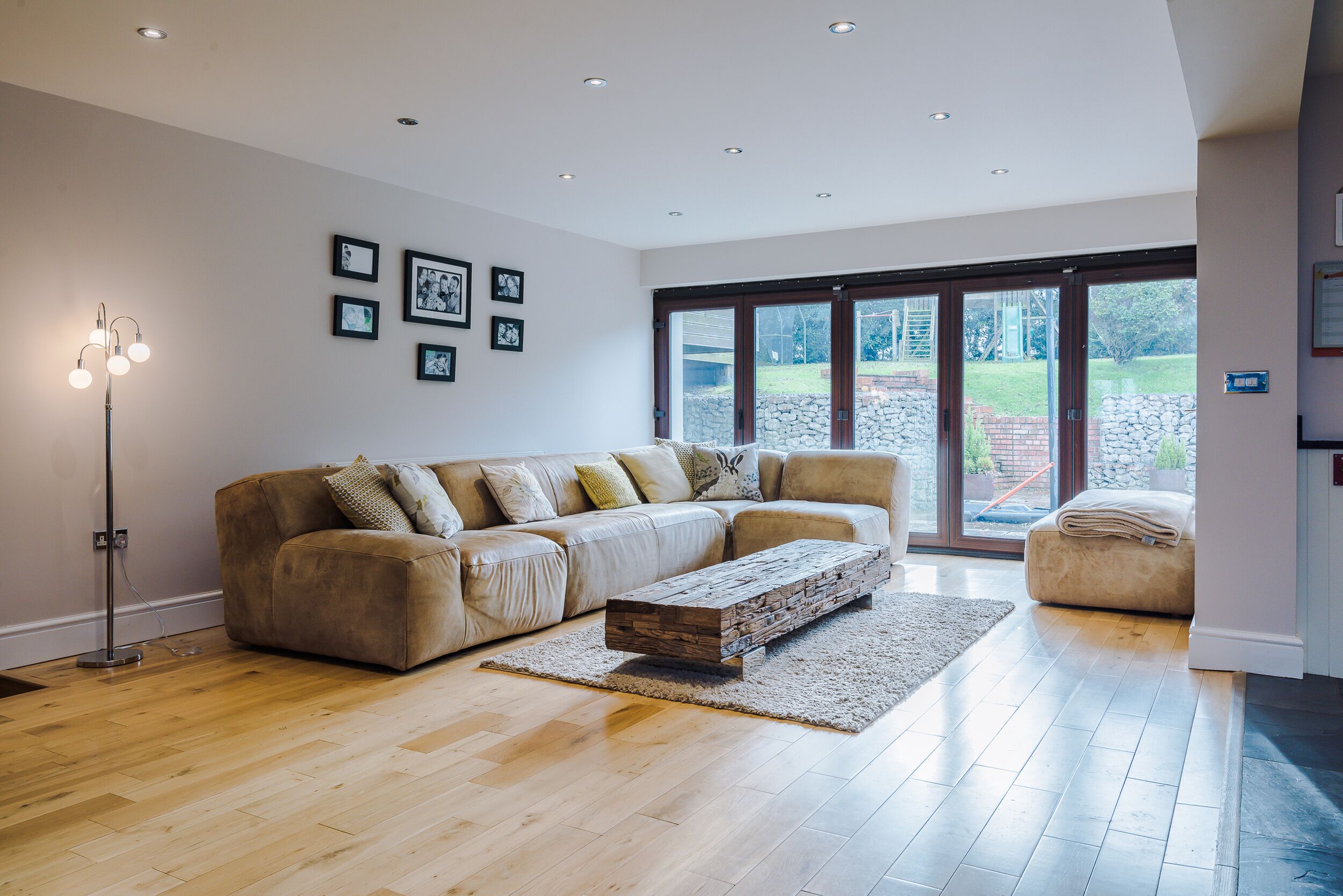 Cottage | Living room | TV, fireplace, table tennis