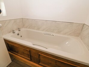 Cottage | Bathroom