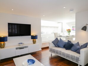 Cottage | Living room - 36 Sandend Village (Banff)