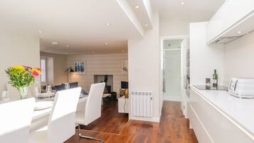 Cottage | Bếp riêng | Máy rửa bát, dụng cụ nấu nướng/bát dĩa/dao nĩa