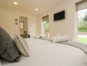 Cottage | Interior - Birch (Truro)