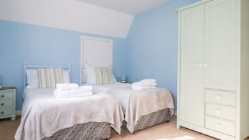 Cottage | 4 bedrooms, individually decorated, individually furnished, free WiFi
