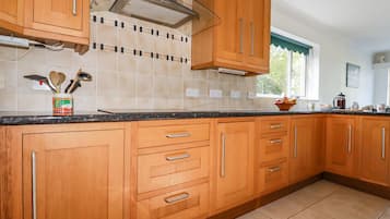 Casa de campo | Cocina privada | Microondas, placa de cocina, lavavajillas y trona infantil
