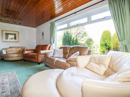 Cottage | Living area | TV